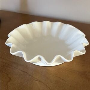 10 Strawberry Street Whittier Porcelain Ruffle Bowl